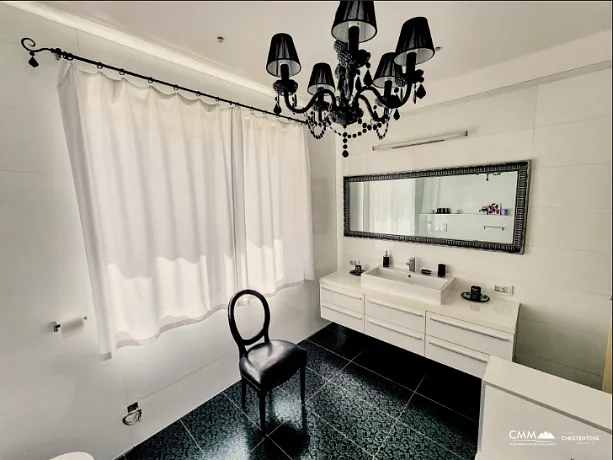 Rustovo'da 5 Yatak Odalı Villa, 392 m²